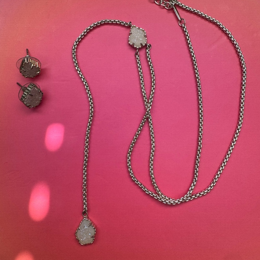 Kendra Scott necklace and earring set